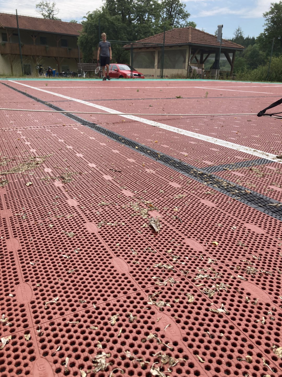 Der abenteuerliche Tennisplatz