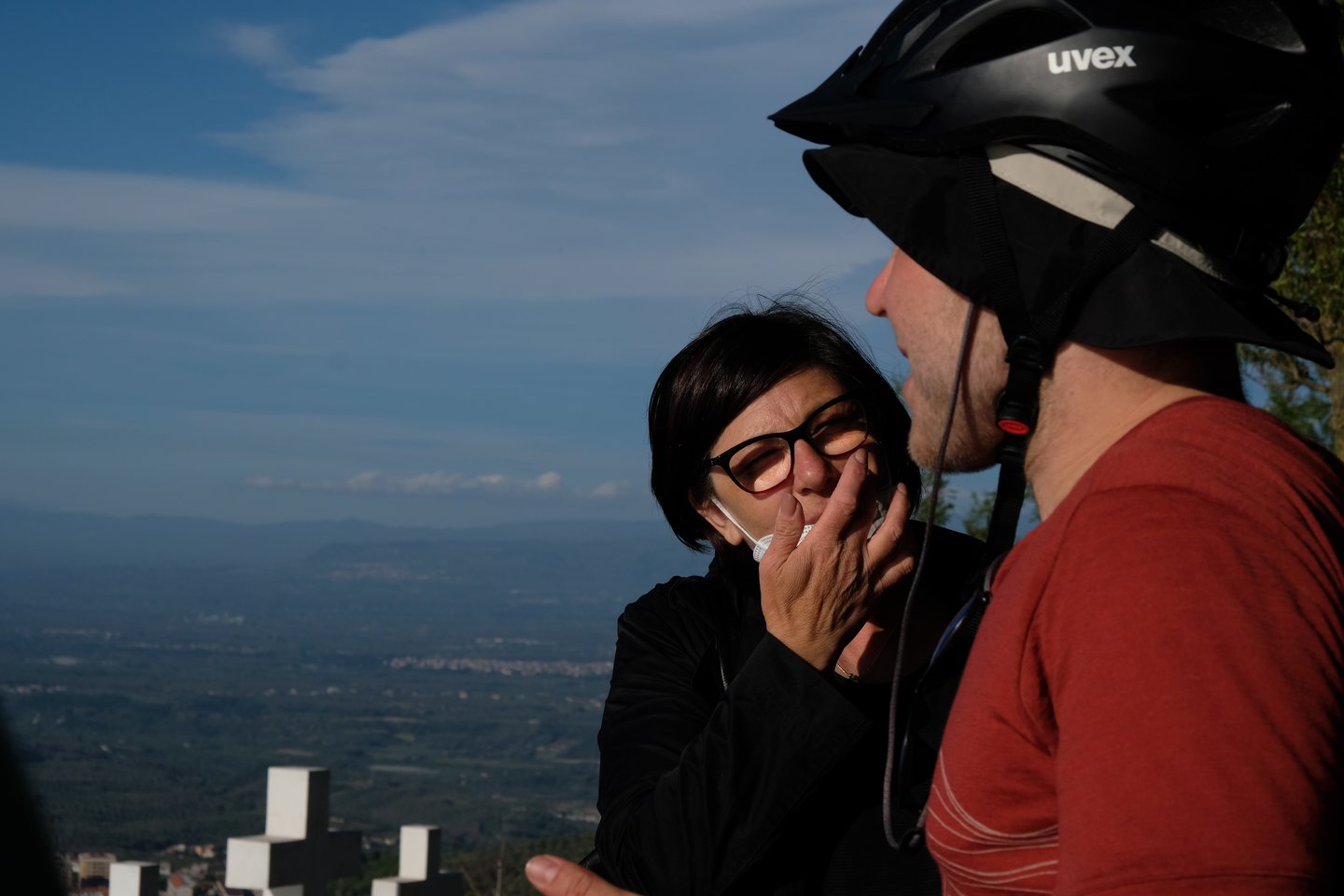 Francesca zeigt uns die wunderschöne Aussicht auf Ätna und Stromboli