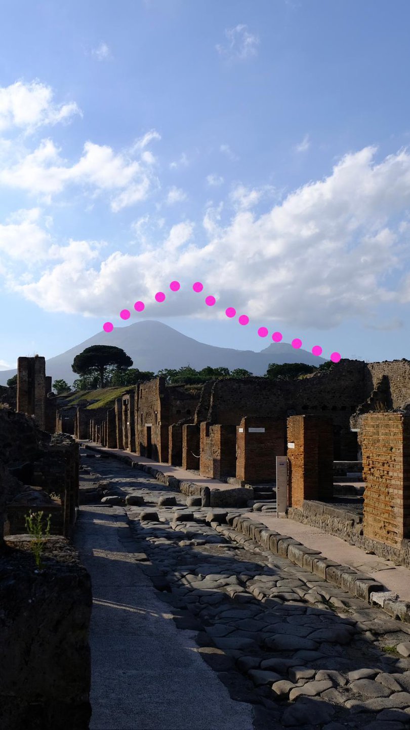 Der Übeltäter. In pink in etwa die Form vorm Ausbruch.